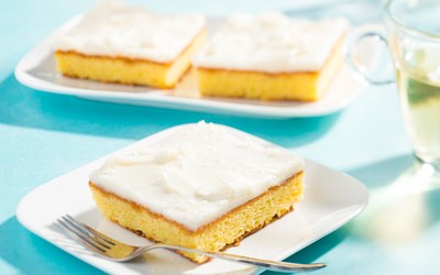 Fudgy Lemon Blondie met Fantasy Lemon Cake